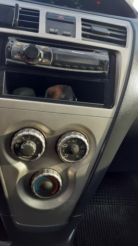 Toyota Yaris 2012 Yaris Version Full