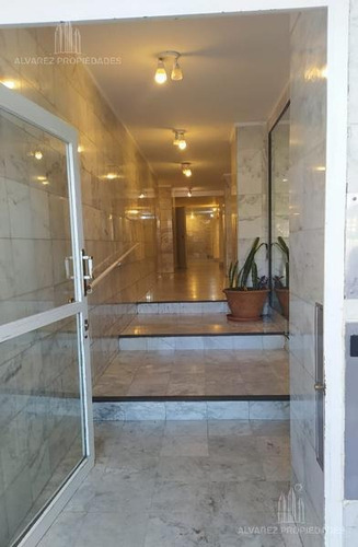 Imagen 2 de 11 de Departamento Monoambiente Venta Flores Permuta