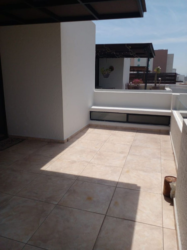 En Venta Casa En Santa Fe Juriquilla, Roof Garden, 4ta Recamara U Oficina..