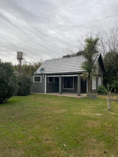Casa En Venta - 2 Dormitorios 1 Baño - Cochera - 1.750mts2 - Coronel Brandsen