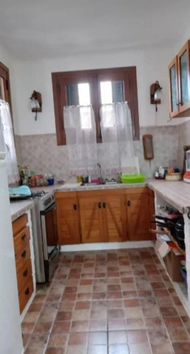 Casa En Venta - 2 Dormitorios 1 Baño - Cochera - 433mts2 - Caseros