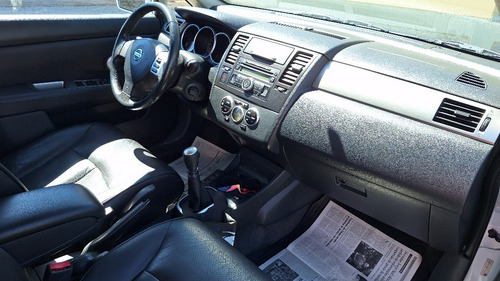 Nissan Tiida 1.8 Sl Flex 5p