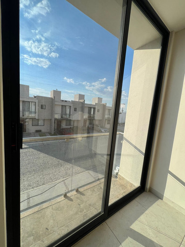 ¡estrena Tu Nuevo Hogar En Tejeda, La Mejor Ubicación De Corregidora!