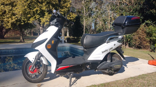 Imagen 2 de 7 de Lucky Lion 2020 Dinamic 190km 2 Cascos Pedales Y Accesori