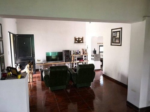 Imagen 6 de 16 de Casa De 3 Dormitorios, Cochera Doble, Galería, Parrilla, Terreno De 400 M2