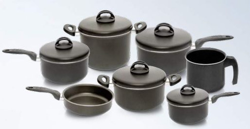 Panela Com Cabo Antiaderente 18cm 2,4l Eterna Nigro Cor Preto