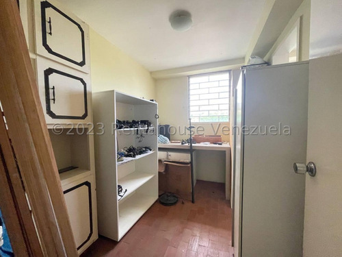 Penthouse En Venta En Zona Norte De Maracay En Las Delicias De Dos Pisos Excelente Ubicación Para Remodelar A Su Gusto Nela 24-8695