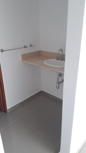 Departamento En Venta - 2 Dormitorios 1 Baño - Cochera - 85mts2 - La Plata