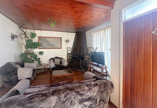 Casa En Venta De 7 Dorm. En Concón