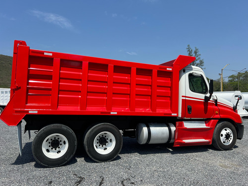 Volteo De 14 Metros Freightliner Cascadia