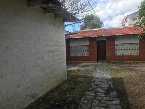 Casa Para Reciclar De 3 Ambientes Cochera Parque