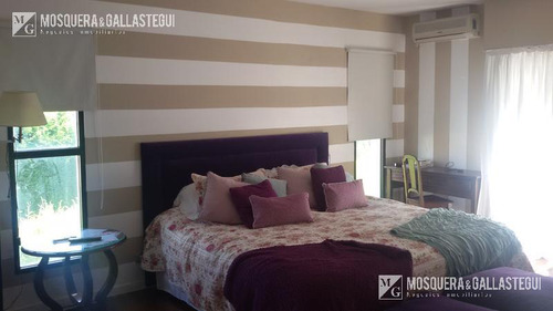 Casa En Venta - Barrio Santa María De Los Olivos