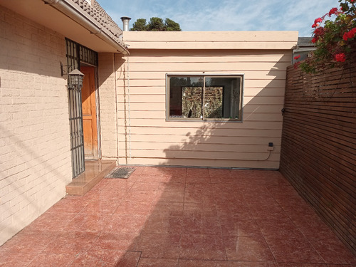 Cómoda Casa Con Amplia Cocina 3d/2b