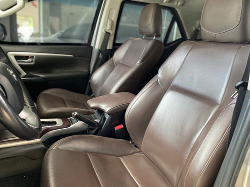 Toyota Hilux SW4 2.8 SRX 4X4 7 LUGARES 16V TURBO INTERCOOLER DIESEL 4P AUTOMÁTICO