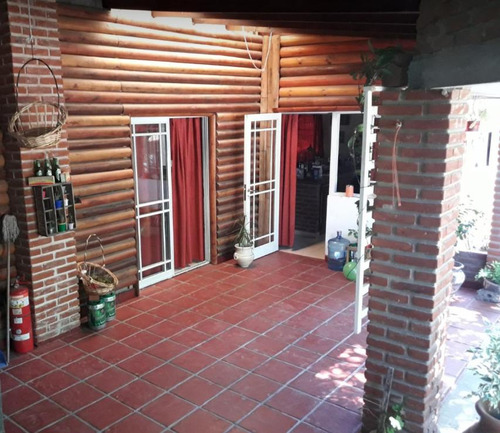 Casa En Venta - 3 Dormitorios 2 Baños - Local - 4662mts2 - Ensenada