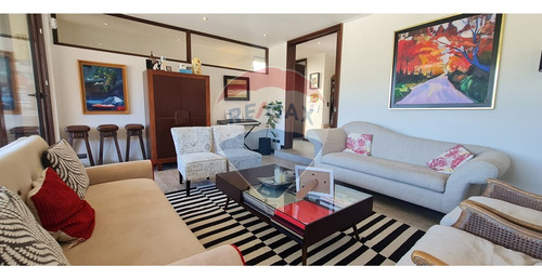 Impecable Casa Mediterránea En Condominio.