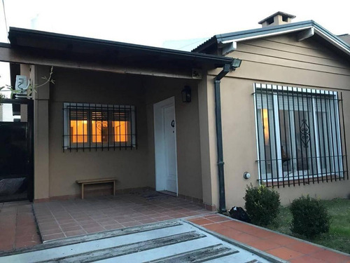 Imagen 1 de 18 de Chalet - 4 Ambientes - Cochera - Servicio - Ituzaingo Norte