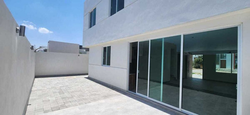 Casa En Venta En Residencial Mallorca, 4 Recamaras, Estudio, Cto Serv, 3 Autos