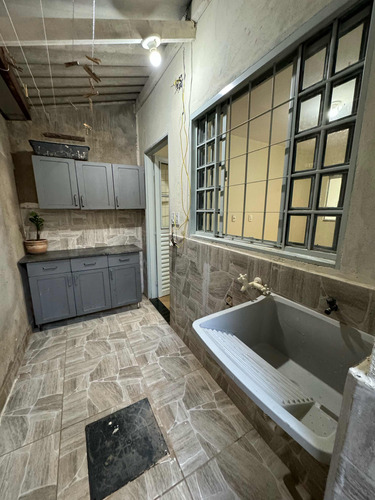 Casa Reformada Com 2 Quartos E 2 Banheiros No Morro Da Cruz