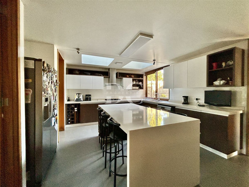 Casa En Venta De 5 Dorm. Piedra Roja Chicureo Colina