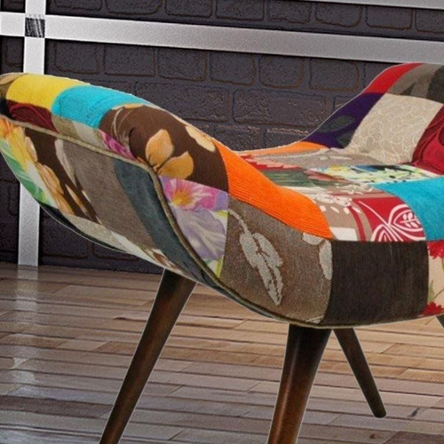 Imagem 4 de 4 de Puff Banqueta Alice Patchwork Pés Palito Sala Quarto Casa