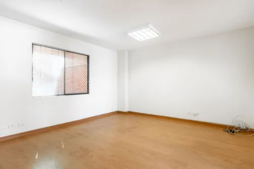 Oficina En Arriendo/venta En El Chicó. Cod V6700