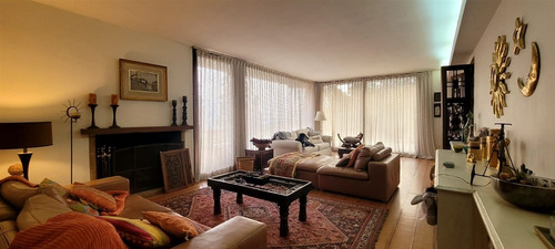 Casa En Venta De 7 Dorm. En Lo Barnechea