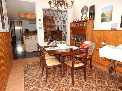 Casa Cuatro Dormitorios - Garage Y Patio Verde