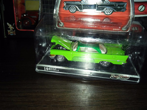 Perudiecast Road Signature Chrysler 300c 1957 Escala 1:64