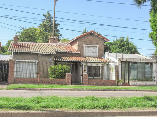 Imagen 1 de 16 de Casa En Barrio Fisherton, Sobre Av. Córdoba. (ideal Comercial)