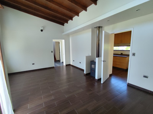Se Vende Hermosa Casa En Loteo Las Hacienda Las Vizcachas..