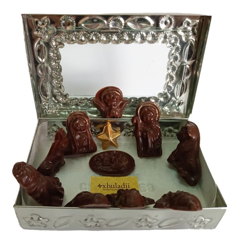 Imagen 1 de 5 de Nacimiento De Chocolate En Caja De Hojalata 