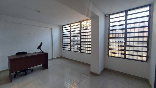 Imagen 23 de 30 de Maria Eugenia Blanco Vende Local En El Cc Paseo Tarbes, Valencia 137758