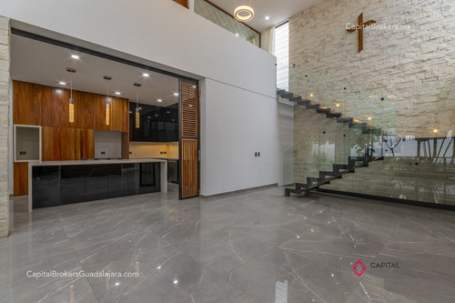 Casa De Lujo En Venta Cerca De Olivos A 5 Minutos Del Tec Con Alberca San Acasio