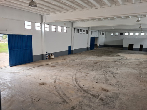Imagen 10 de 20 de Deposito De 2200 M2
