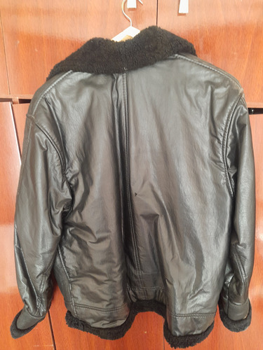Campera De Cuero Negra Con Corderito (Usado)