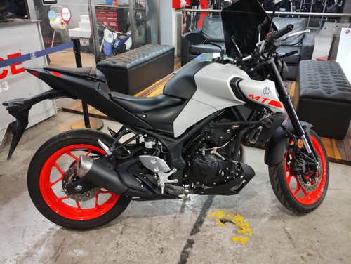 Imagen 2 de 9 de Yamaha Mt 03