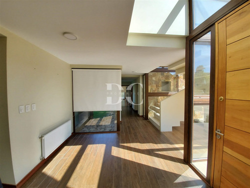 Casa En Venta De 5 Dorm. En Colina Chicureo, Las Brisas