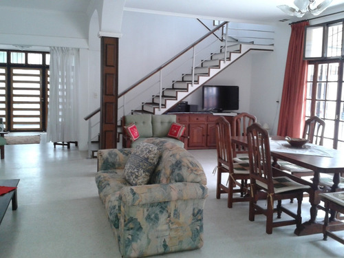 Imagen 4 de 10 de Casa 5/6 Amb Garage Parque Piscina Lote 15x54 - 400 M2