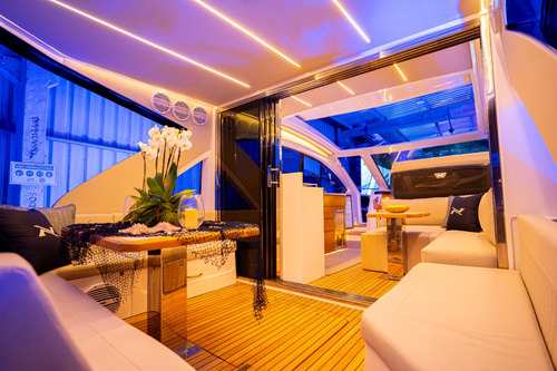Lancha Nx50 Invictus! Navegabilidade, Design, 24 Pessoas