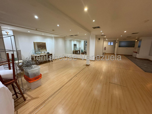 Estupendo Local Comercial O Oficina En Alquiler Con Inmejorable Ubicación Altamira