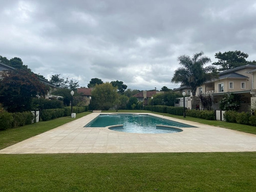 Venta De Triplex Ubicado En Complejo Tridente Pinamar