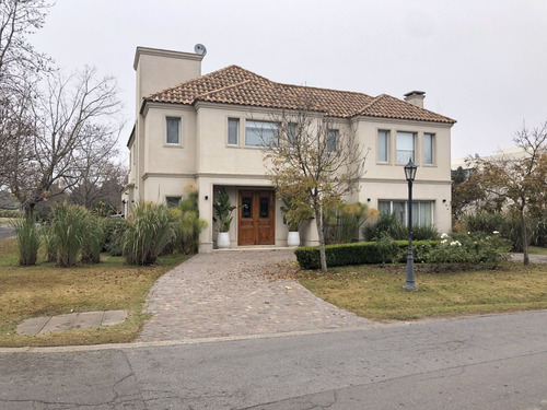 Casa En Venta En Buenos Aires Golf