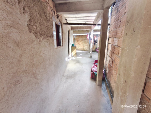 Casa 3 Cômodo Com Estrutura Para 7 Cômodos Com Garagem
