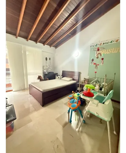 Casa Envigado Con Piscina Privada- 3alcobas-estudio- Área Total 397mt2