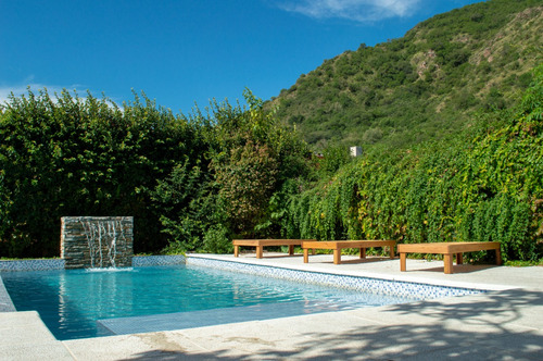 Casa En Las Sierras De Carlos Paz · Con Pileta Y Cochera · Patio · Luminoso · Vista A Carlos Paz · Venta