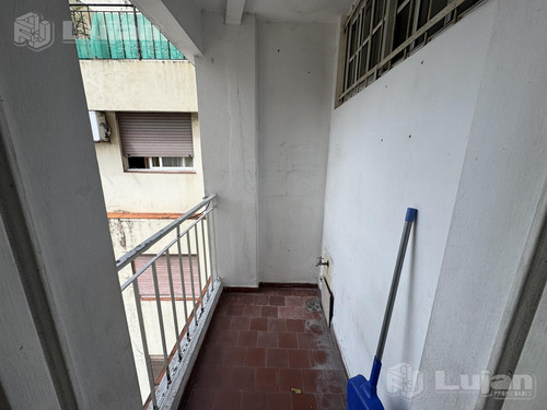 Venta Av Rivadavia Al 8800 2 Ambs Con Balcón !