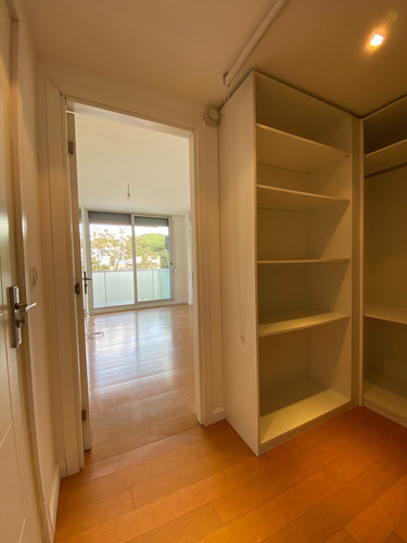 Apartamento Con Terraza Al Frente, 1 Dormitorio Y Garage.