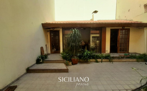 Reservado - Casa - Boedo - 4 Amb C/garage, Patio, Balcón, Quincho Y Parrilla S/lote Propio. - 218m²