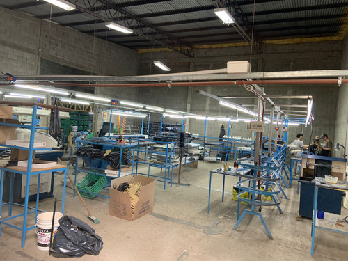 Galpon Oficinas A Mts Bv. Los Alemanes ( Zona Norte Cba) Patrón Iv